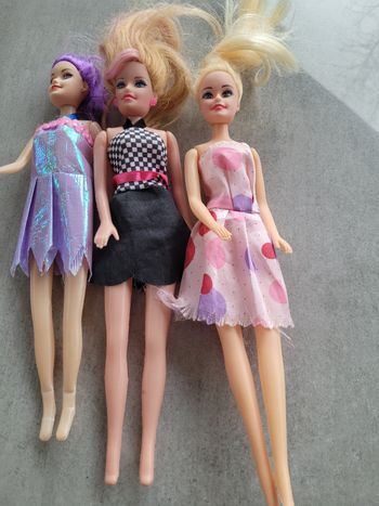Lot de 3 poupées
