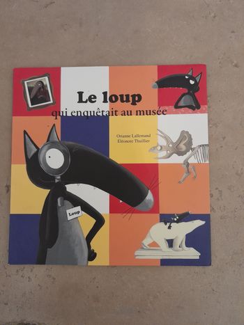 Le loup qui enquête au musée 