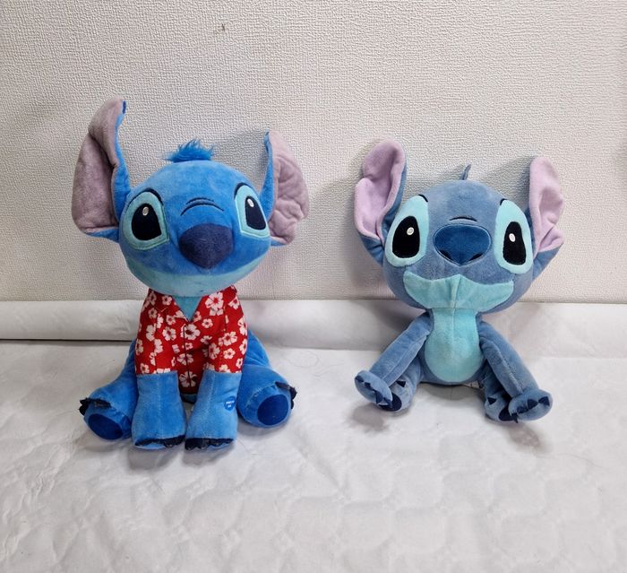 Lot de 2 peluche officiel Disney , Stitch , Hawaï , musicale