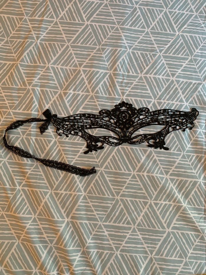 Masque / lou en dentelle noir - photo numéro 4