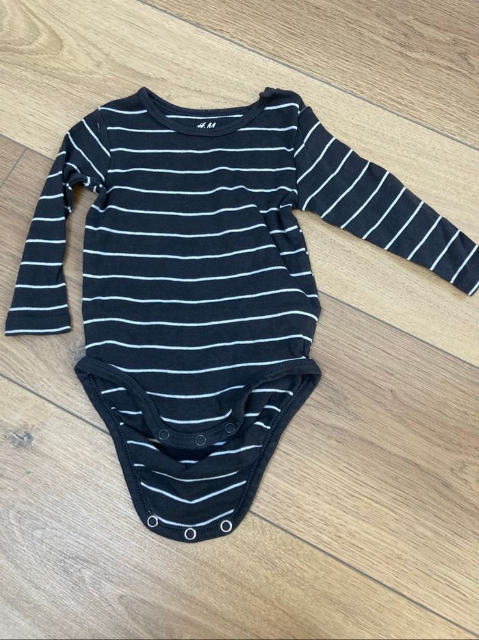 Lot de bodies H&M 6 mois - photo numéro 5