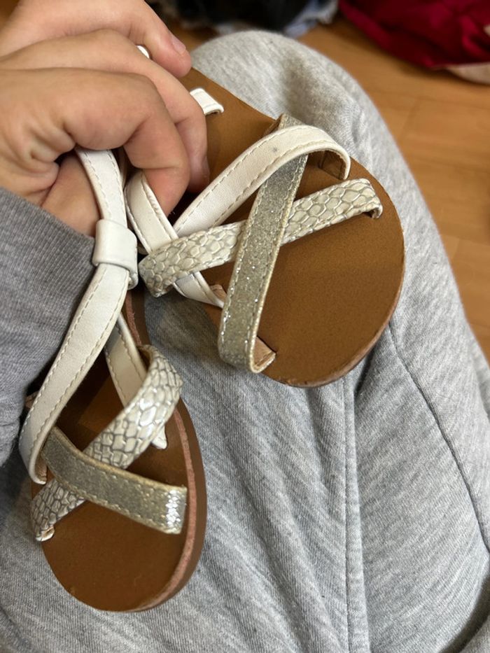 nu pied fille t21 - photo numéro 2