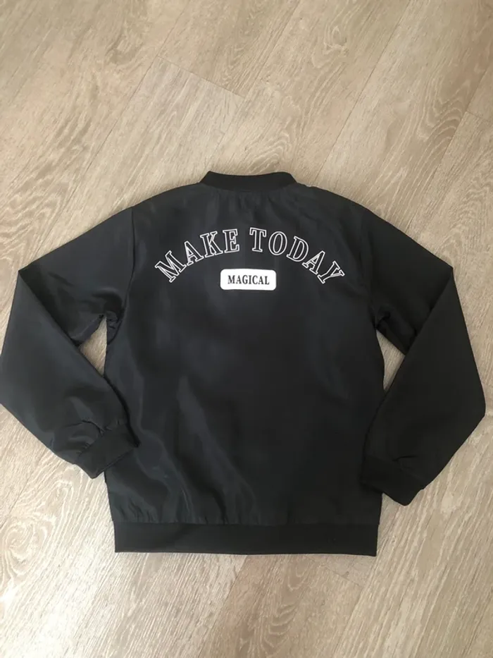 Blouson fin taille 10/11 ans état 9 porté une fois - photo numéro 2