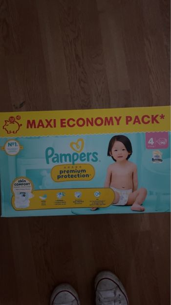Couche Pampers taille 4