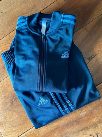 Ensemble de survêtement bleu marine Adidas