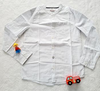 Chemise bleu claire et blanche