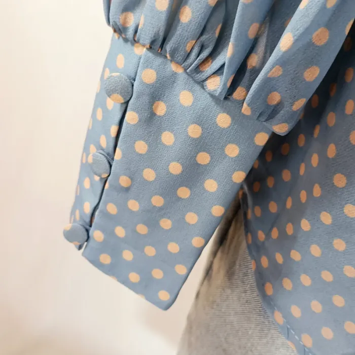 Chemise bleu ciel à pois beige Rinascimento, manches bouffantes, col classique, taille M A971 - photo numéro 7