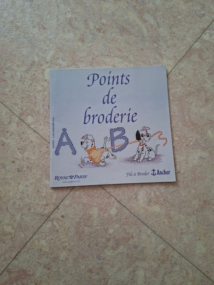 petit livre points de broderie