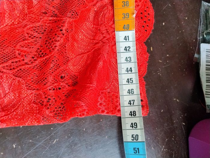 Dentelle rouge - photo numéro 4