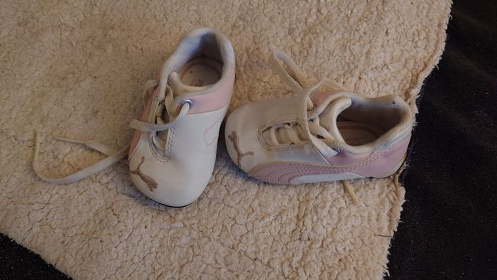Baskets Puma T 18 rose et blanches