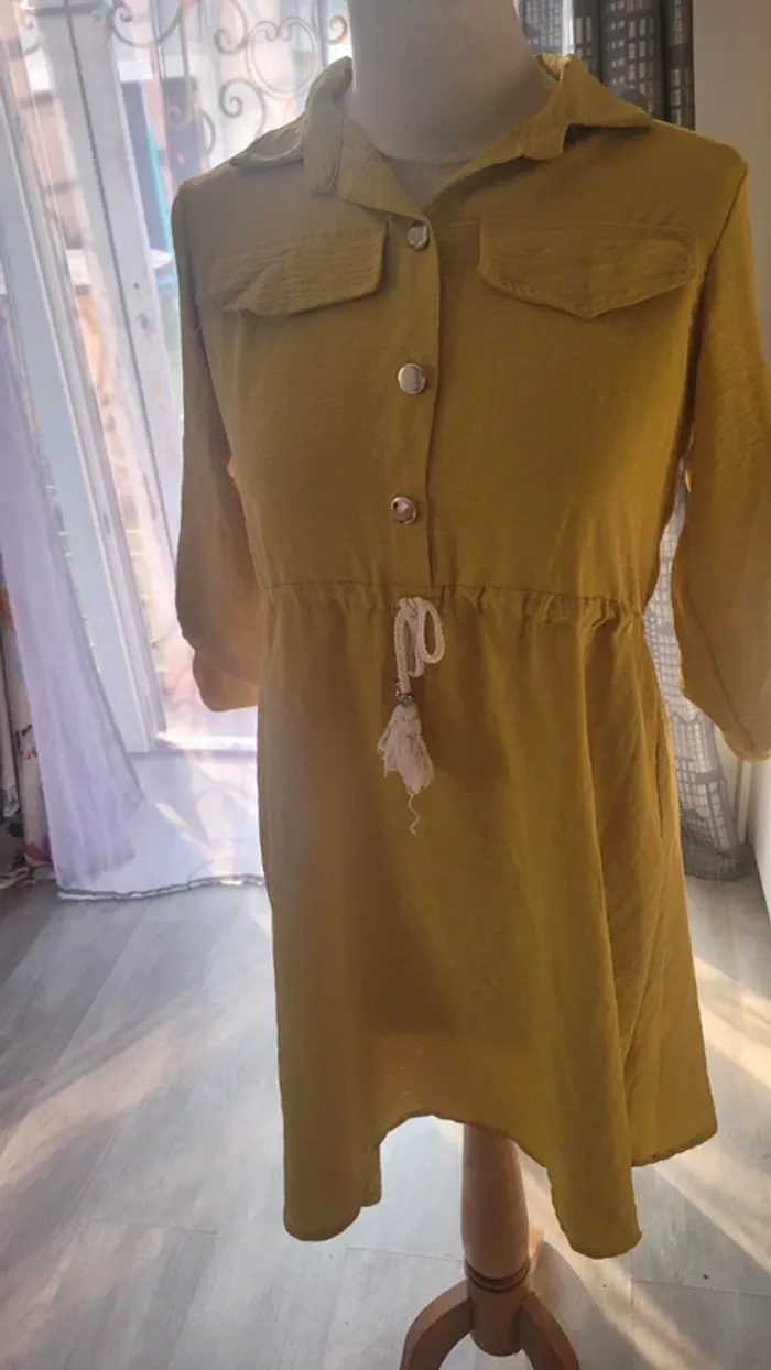 Robe moutarde