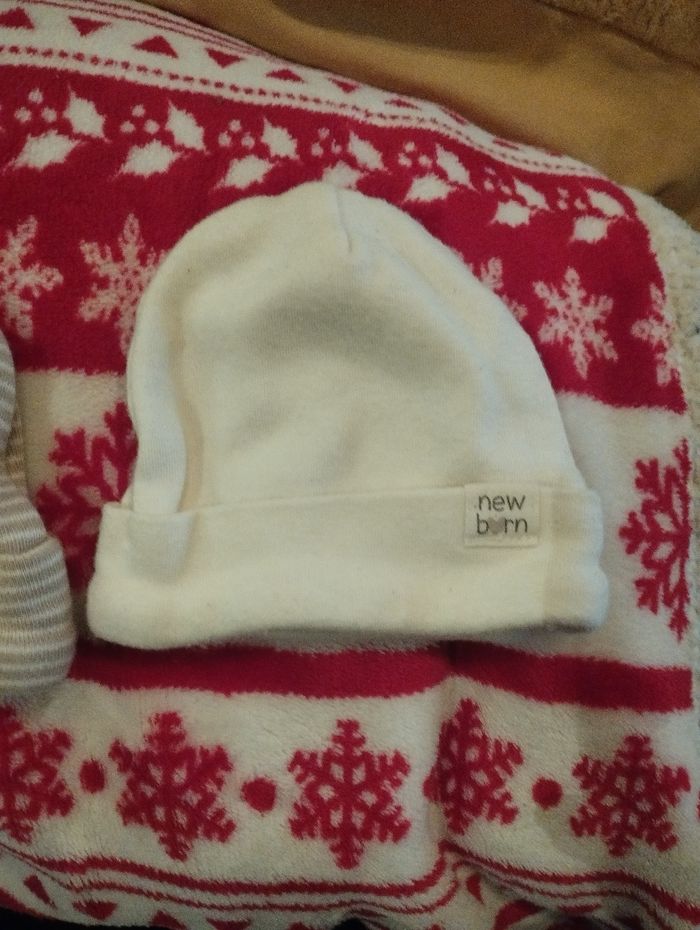 2 bonnets de naissance Kiabi neuf - photo numéro 3