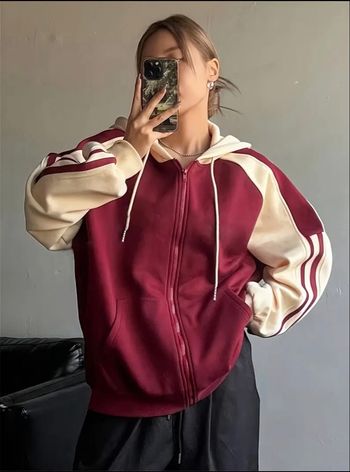 Sweat Hoodie Zippé Oversized Bordeaux & Beige – Style Vintage Campus – Taille M