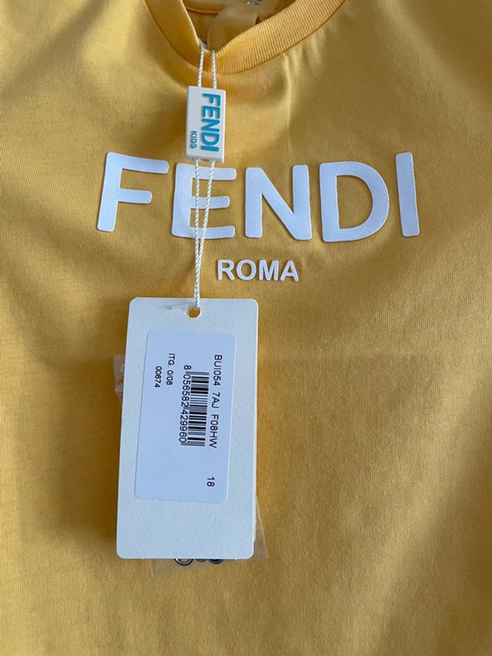 T-Shirt Fendi 18 mois - photo numéro 2
