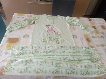 Pijama vert 2 piéces taille S neuf 2€5