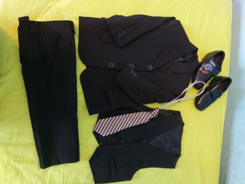Costume et chaussures assorti