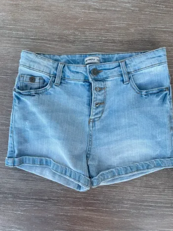 Short fille