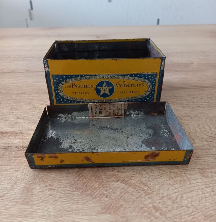 Boite ancienne en métal " Vichy Étoiles " - photo numéro 8