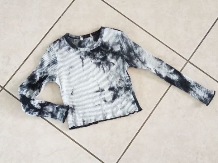 T-shirt tie and die 4 ans