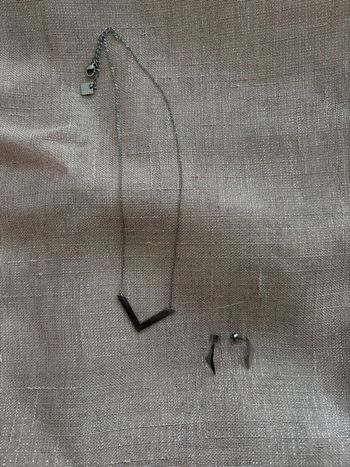 Ensemble collier et boucles d’oreilles