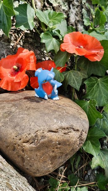 Super figurine Pokemon Nintendo finger puppet Carmache