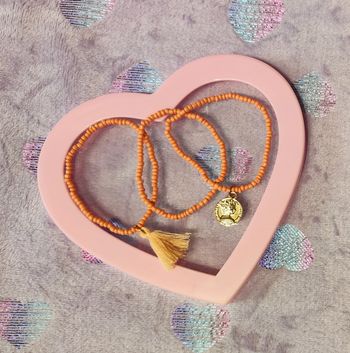 Lot de 3 bracelets élastiques avec perles oranges et breloques dorées