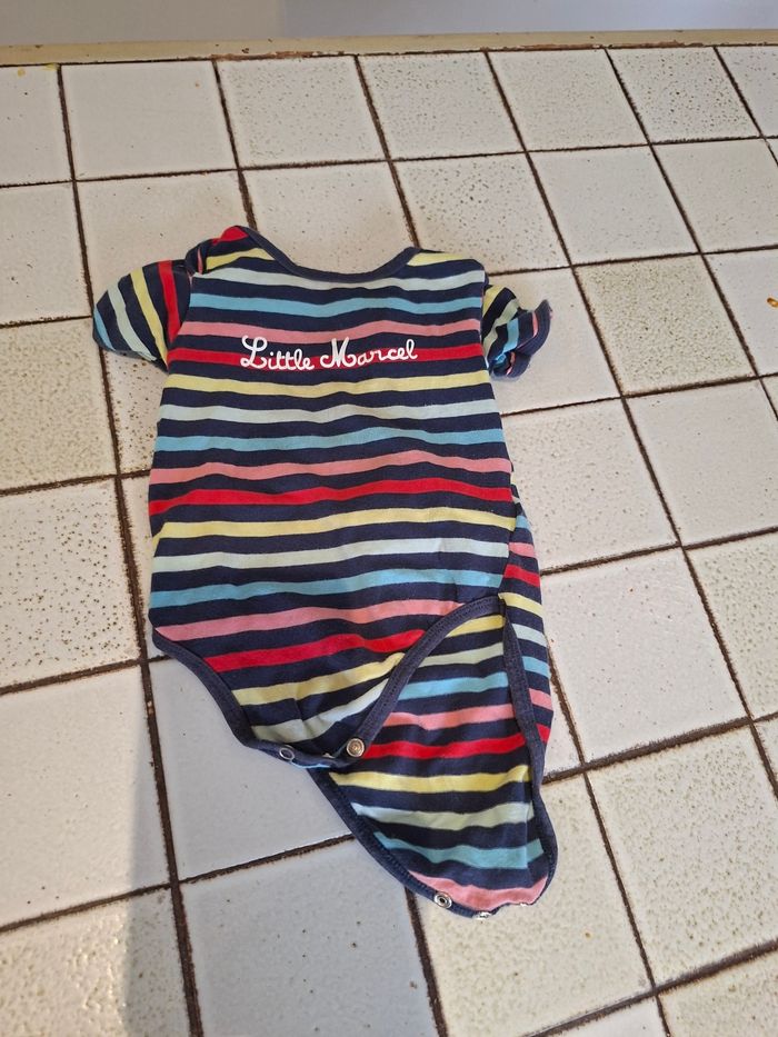 Lot bodys et tee shirt - photo numéro 9