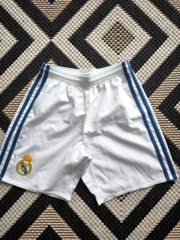 Short Adidas Real Madrid – Taille 9–10 ans (Climacool)