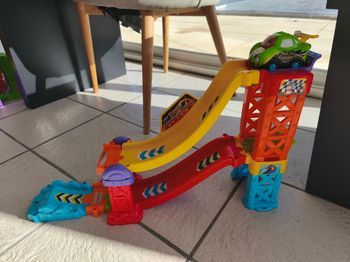 Circuit tut tut bolide tremplin cascades + vehicule