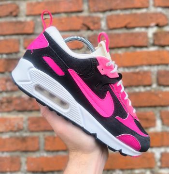 Baskets Nike air max 90 futura noir et rose pointure 38 neuves sans boîte