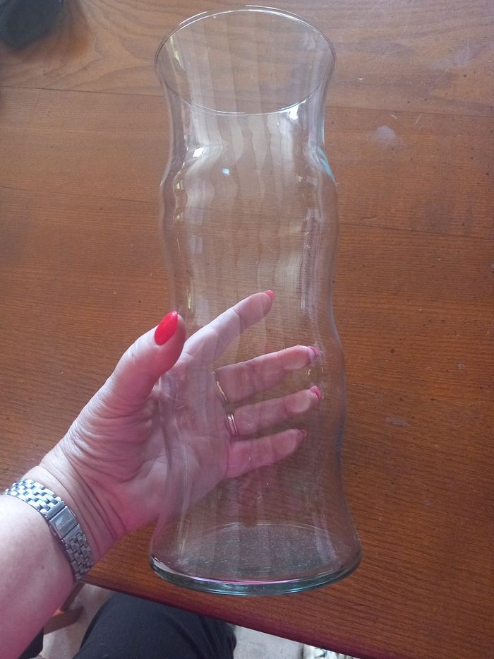 Vase hauteur 26 cm. Diamètre 10 cm