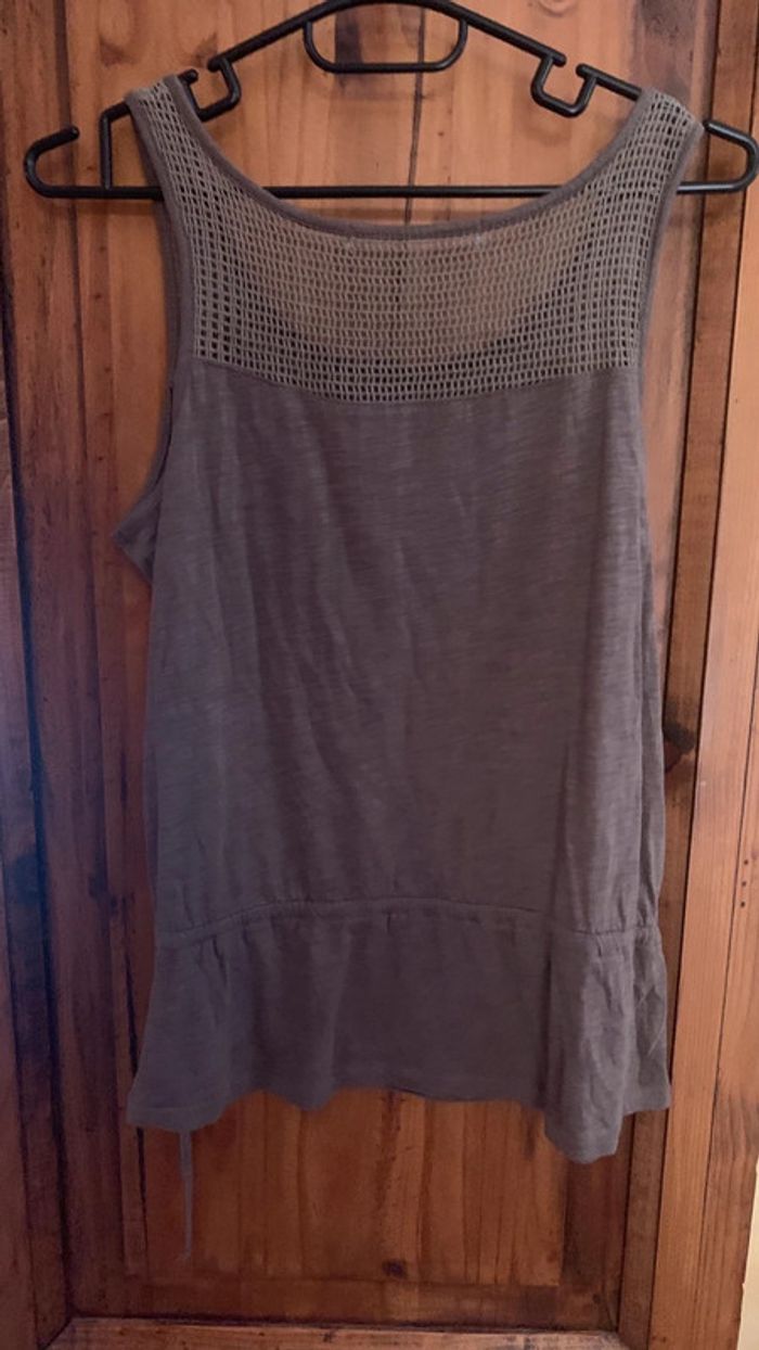 tee-shirt sans manche - photo numéro 2