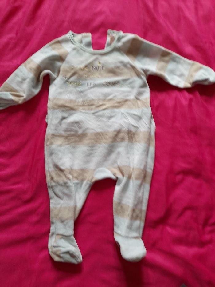 Lot vêtements 6 mois - photo numéro 2