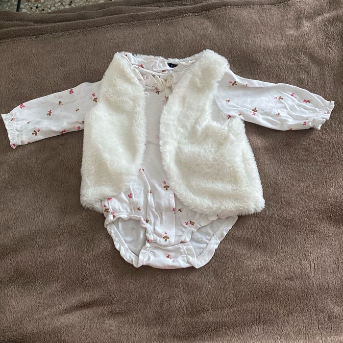 Body et veste en fausse fourrure 3 mois