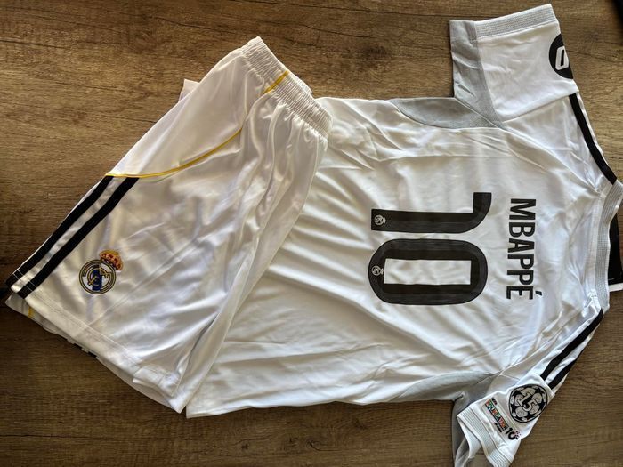 Ensemble football Real madrid - Mbappe - 12 ans