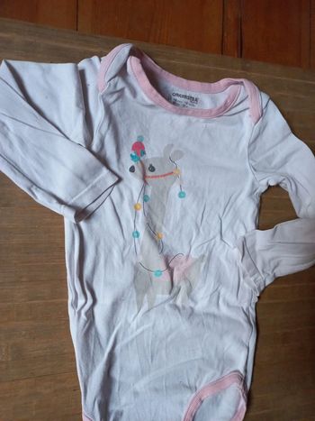 Body chapeau blanc et rose 12 a 18 mois