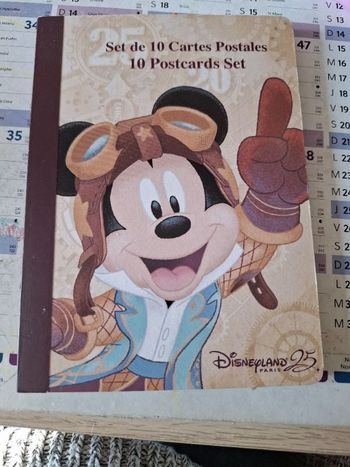 Un carnet rigide avec 20 cartes postales