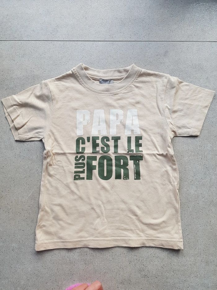Tee-shirt "Papa c'est le plus fort"