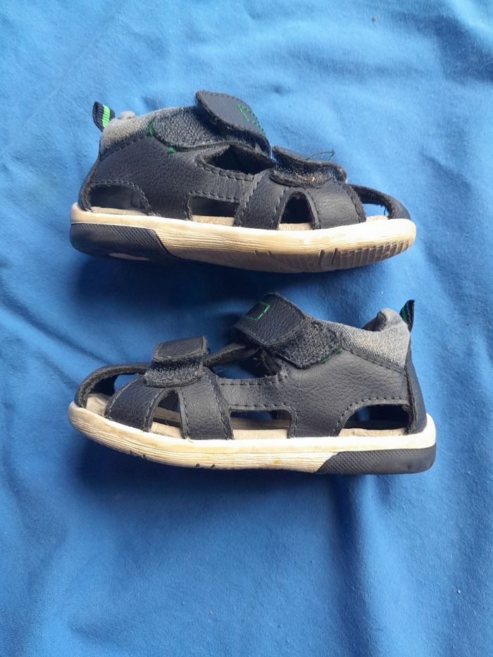 Chaussure ouverte taille 19 - photo numéro 2