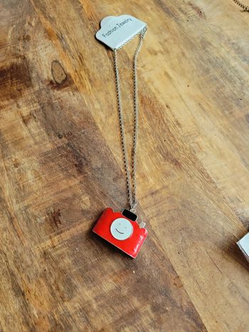 Jouet collier pendentif avec photo appareil rouge chaîne