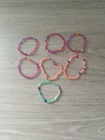 Lot de bracelets en perles enfant