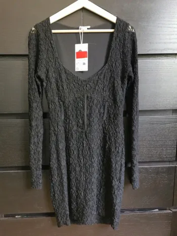 robe moulante déntelle 