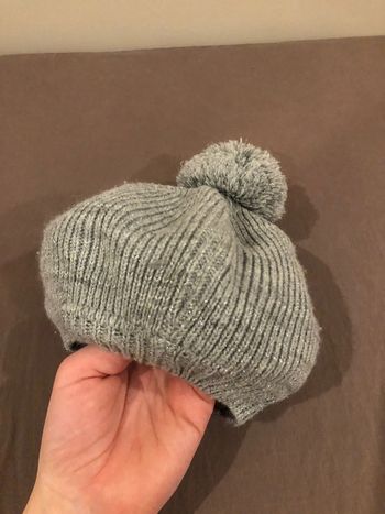 Joli bonnet gris pailleté
