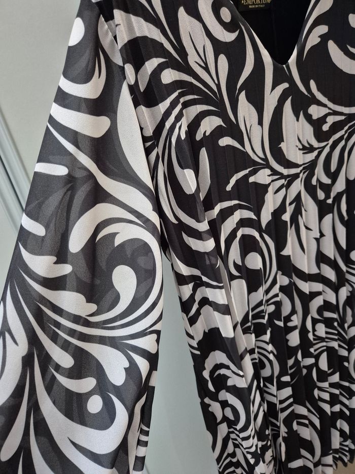 Robe Emporium TU Neuve - photo numéro 3