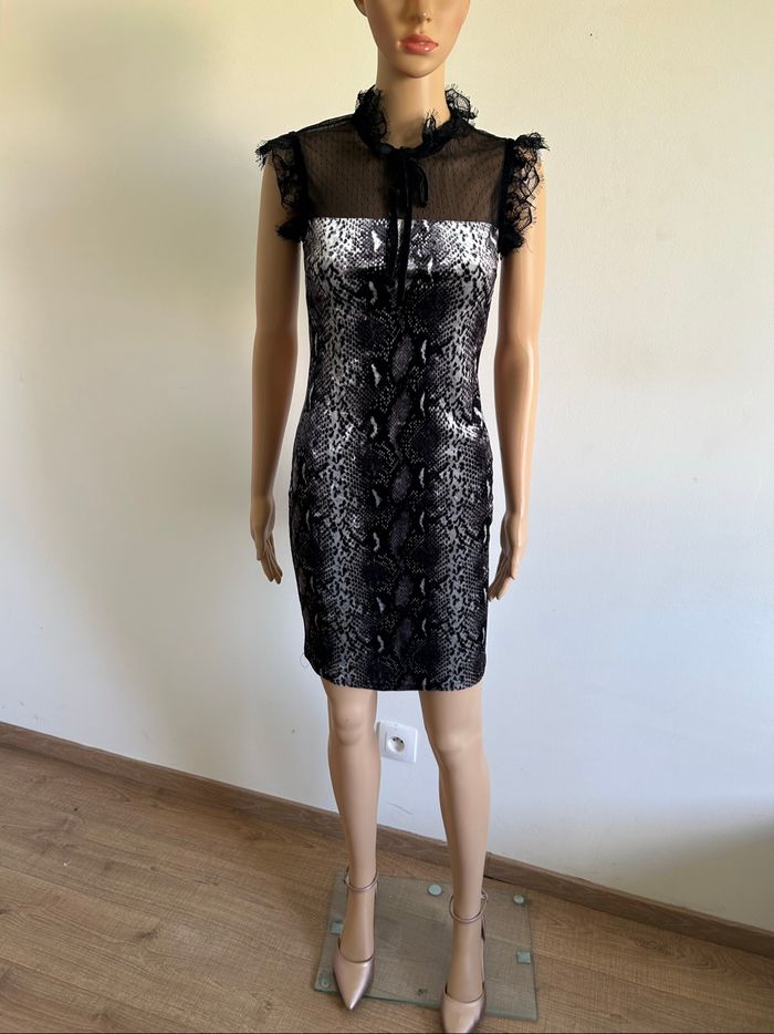 Robe noire et imprimée Soky&Soka taille S jamais portée - photo numéro 3