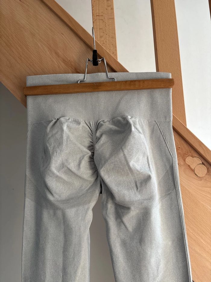Legging de sport fesses galbées taille L - photo numéro 3