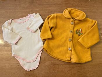 Lot body + veste polaire taille 6 mois