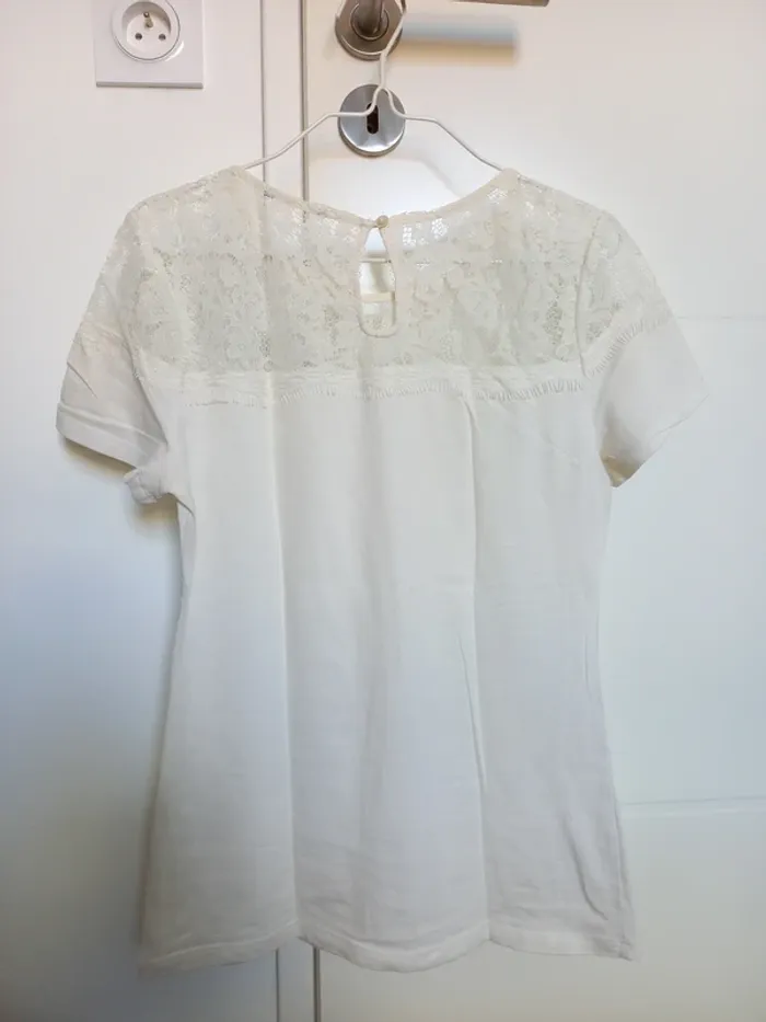 Tee shirt blanc avec dentelle - photo numéro 2