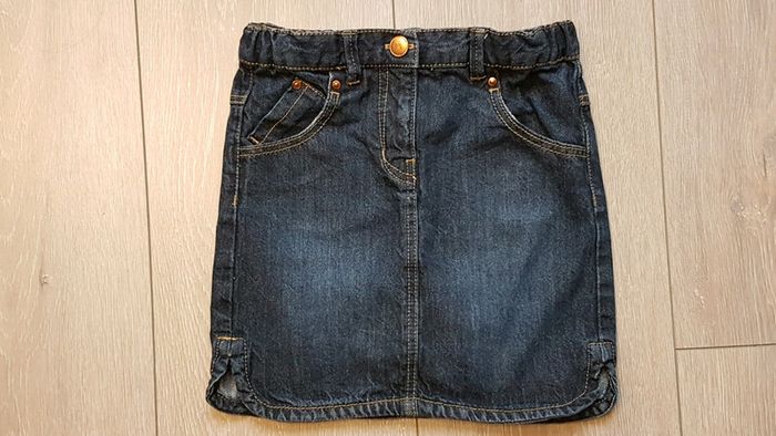 Jupe en jeans bleu neuve. 5 ans fille. Marque Kiabi
