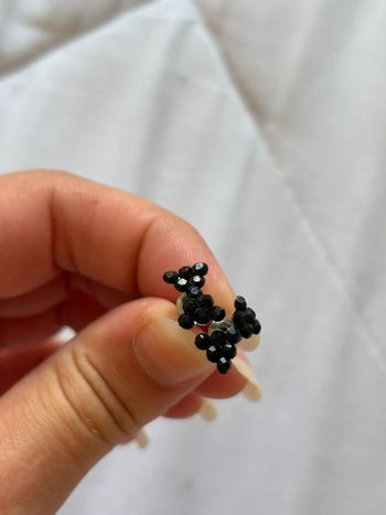 petites boucles d’oreilles strass noir noeuds papillon